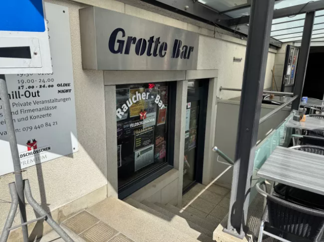 Eingang Grotte Bar zum Löwen Boswil